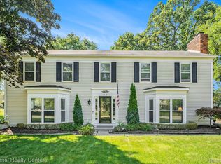 5049 Langlewood Dr, West Bloomfield, MI