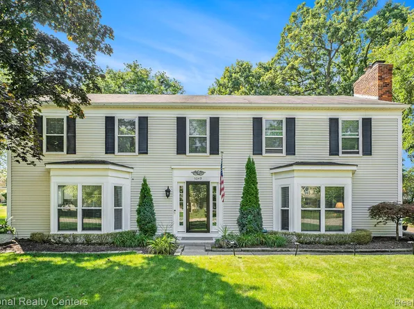5049 Langlewood Dr, West Bloomfield, MI 48322