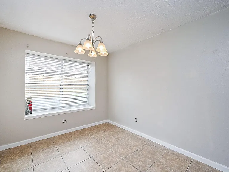1114 Blue Diamond Dr — Photo 7