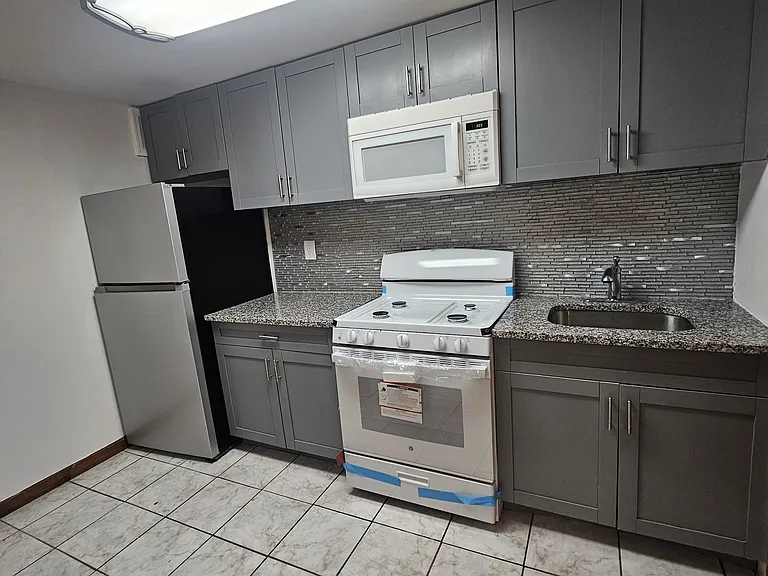 3500 Hudson Ave #1 — Photo 4