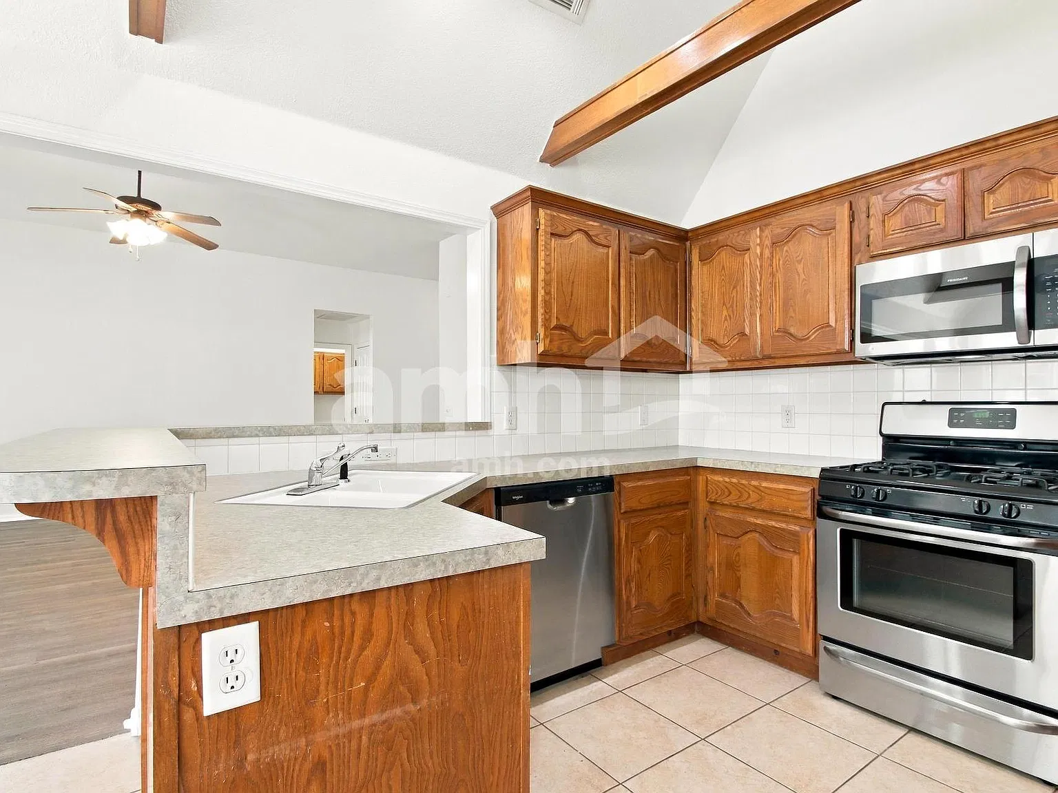 3 bed, 2.0 bath, 1620 sqft, $1,855 — Photo 3