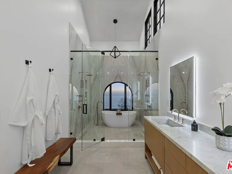 3909 Villa Costera — Photo 36