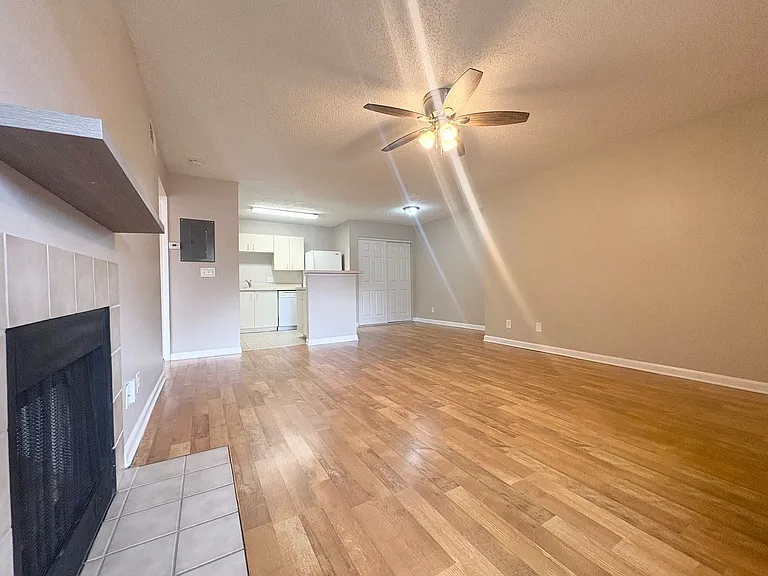 380 Lakepointe Dr #201 — Photo 5