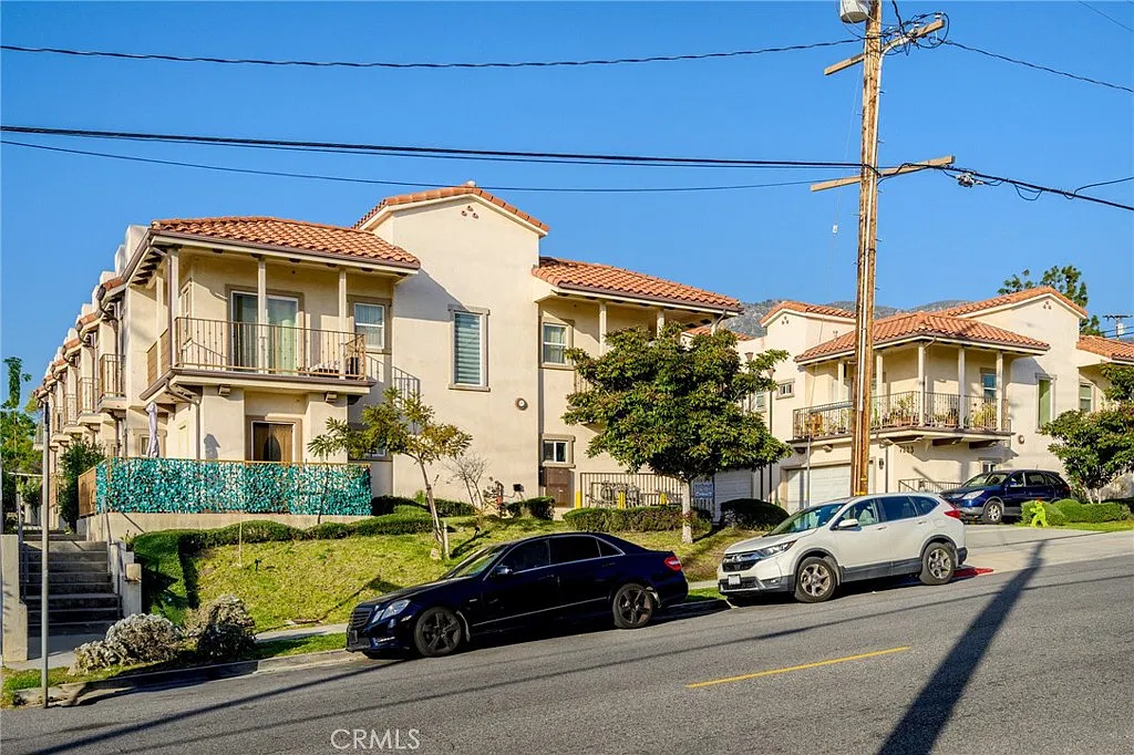 3 bed, 2.5 bath, 1360 sqft, $3,250 — Photo 1