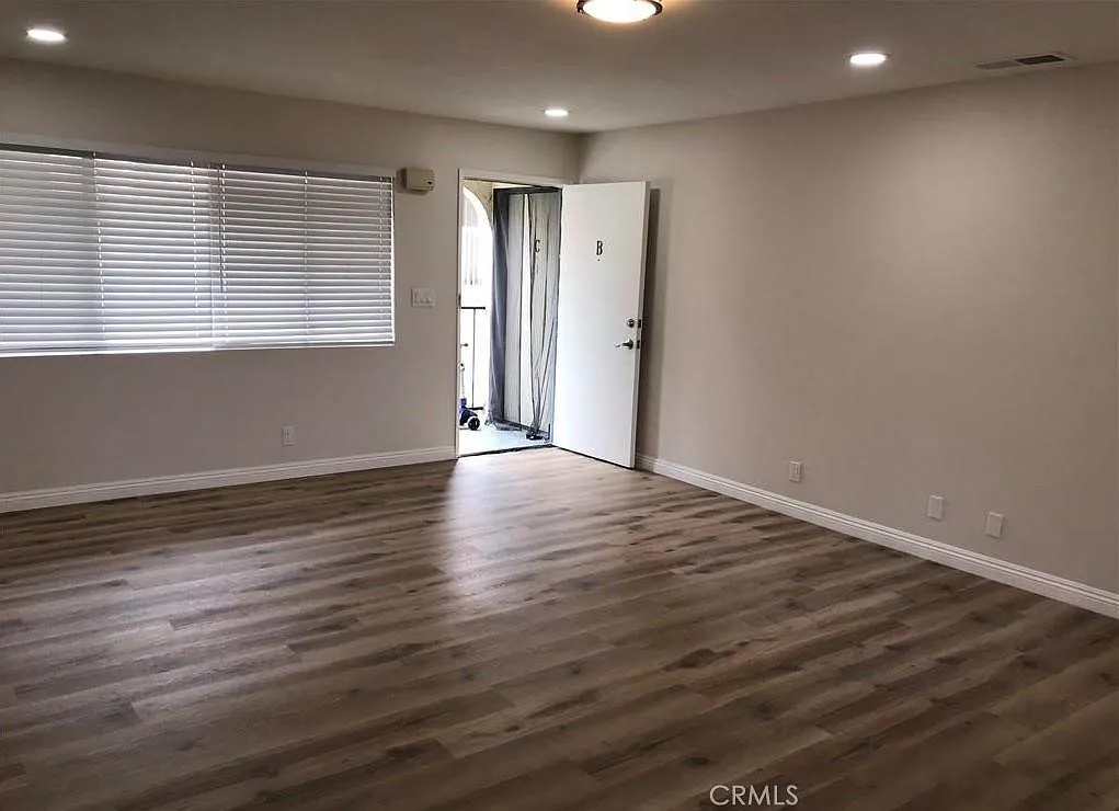 2 bed, 900 sqft, $2,500 — Photo 4