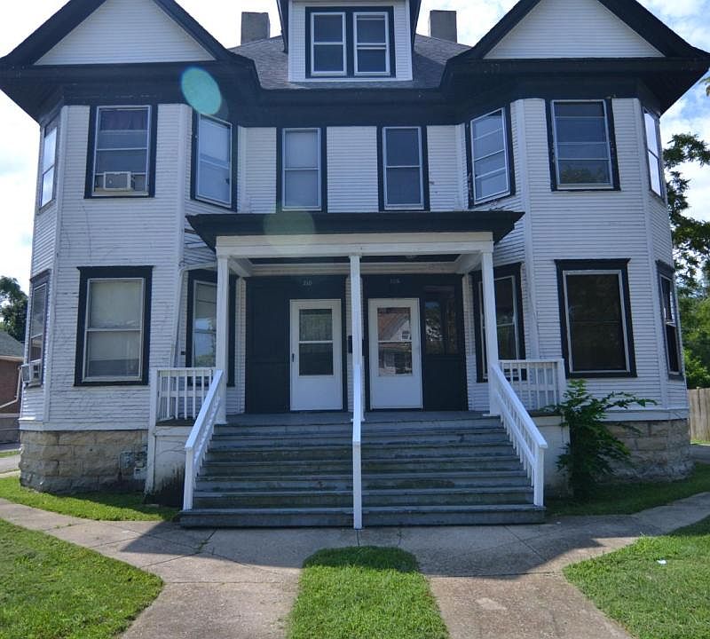 1st image of 210 Lincoln St