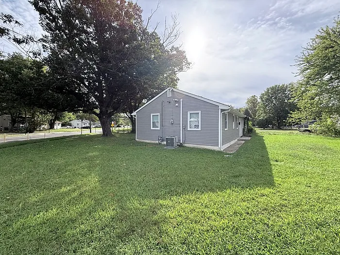 2 bed, 1.0 bath, $1,995 — Photo 3