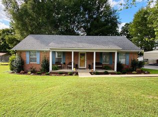 725 Broad St, Greenfield, TN 38230