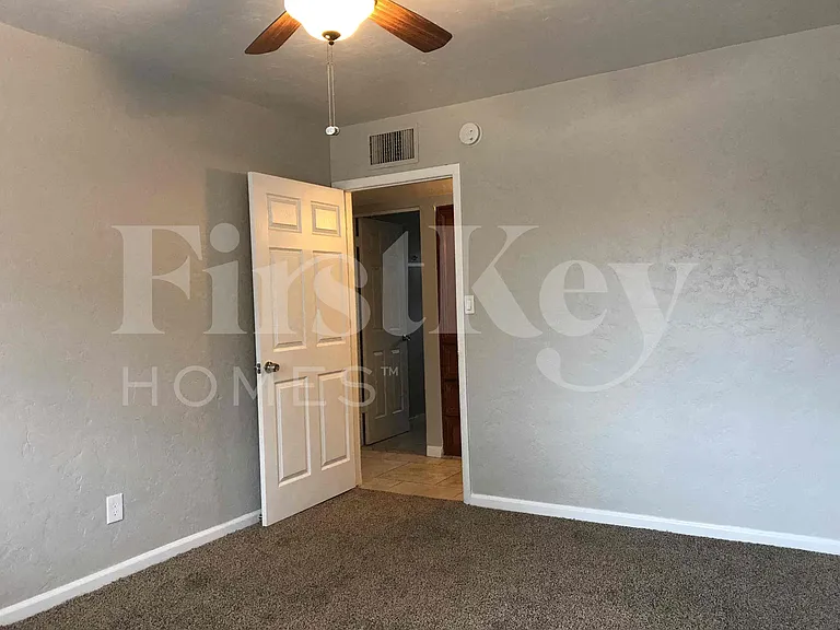 1507 W Berridge Ln — Photo 15