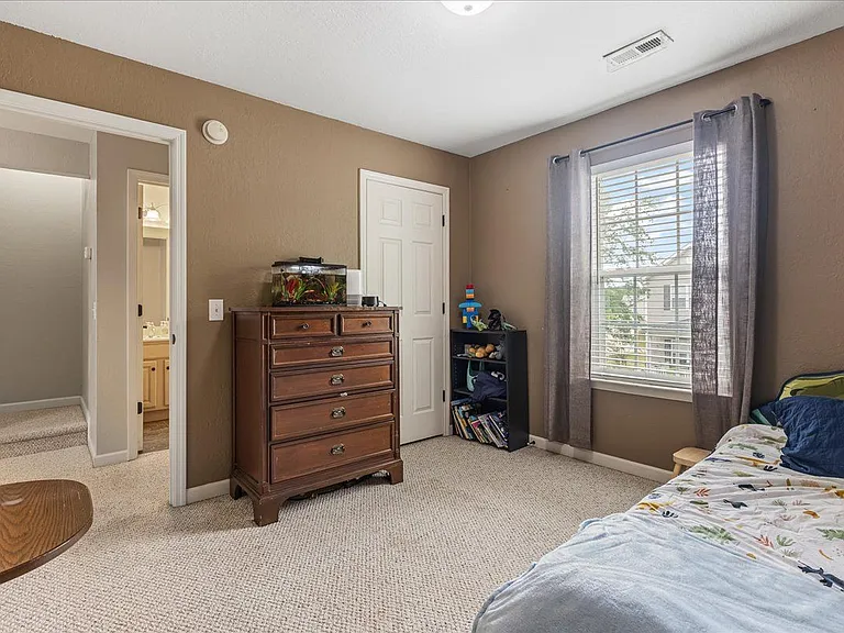 410 Ashbury Cir — Photo 16