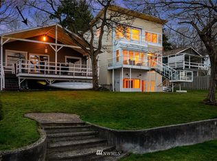 5633 Pleasure Point Ln, Bellevue, WA