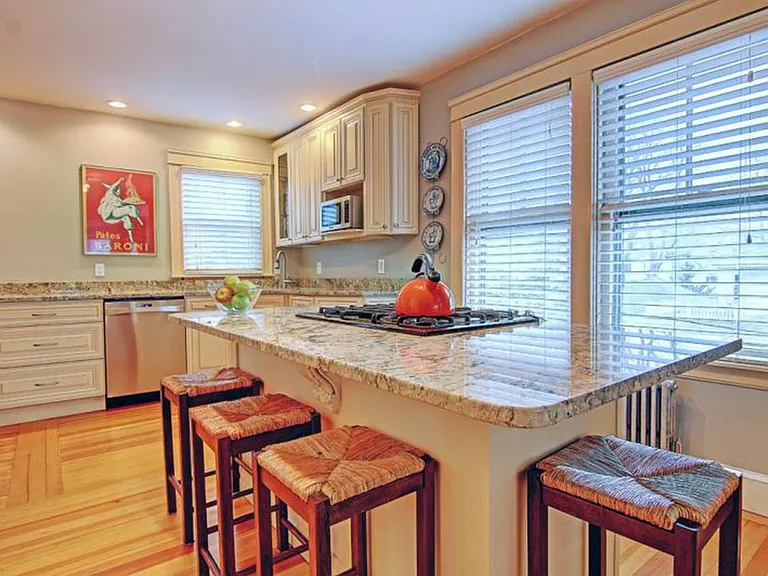 98 Lorimer Ave #2 — Photo 6