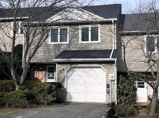 18 Stockton Ct, Morris Plains, NJ 07950