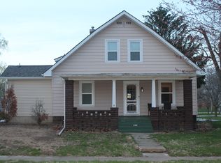 208 E Sangamon St, Fisher, IL 61843
