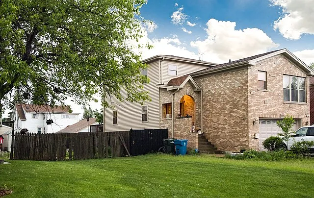 10109 W Fullerton Ave photo 1