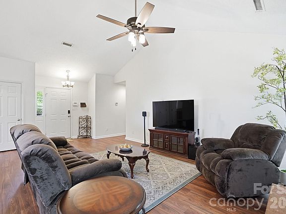 5th image of 1539 Bear Mountain Rd