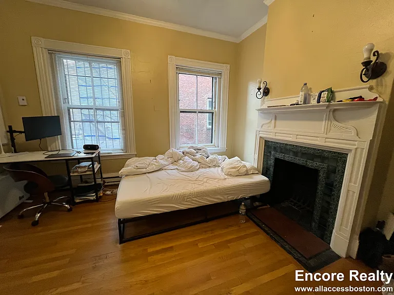 48 Hereford St #2A — Photo 7