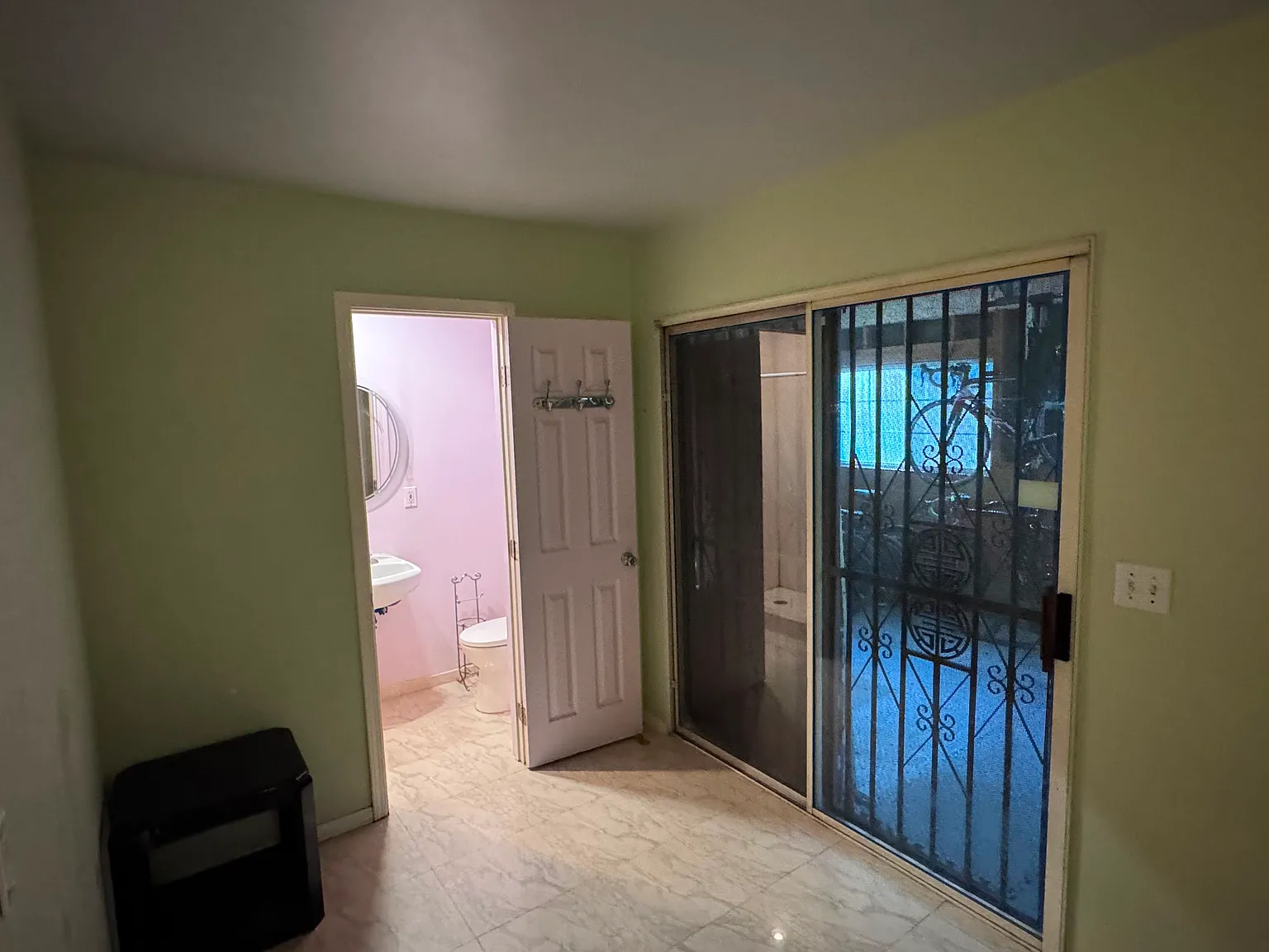 5 bed, 2890 sqft, $1,500 — Photo 2