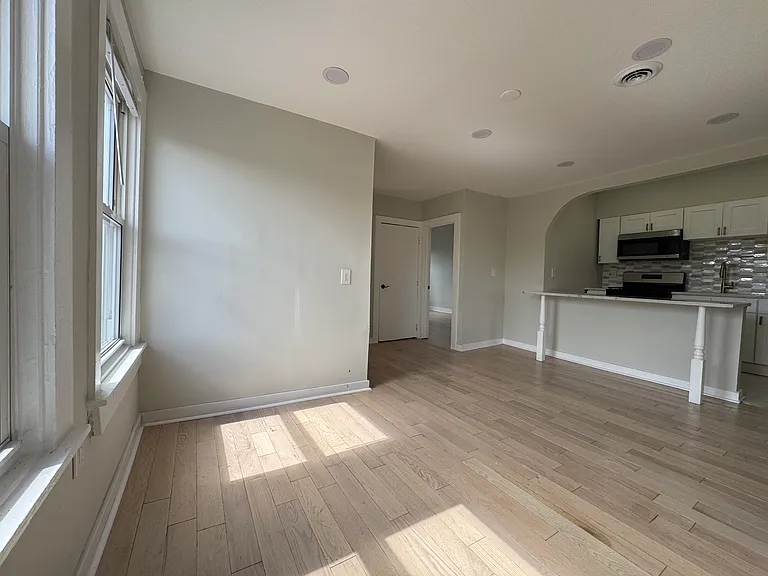 237 Davenport Ave #2B — Photo 2