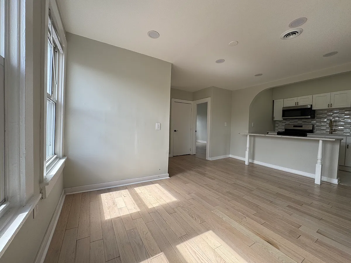 Building Photo - 237 Davenport Ave #2B