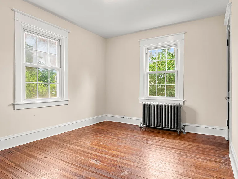 610 Saxer Ave — Photo 26