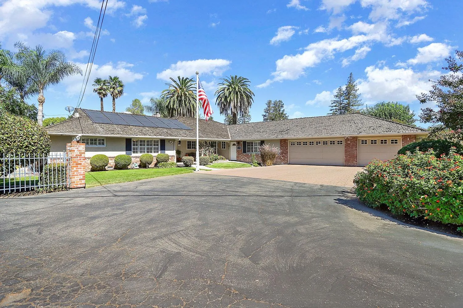 3333 Country Club Blvd photo 1