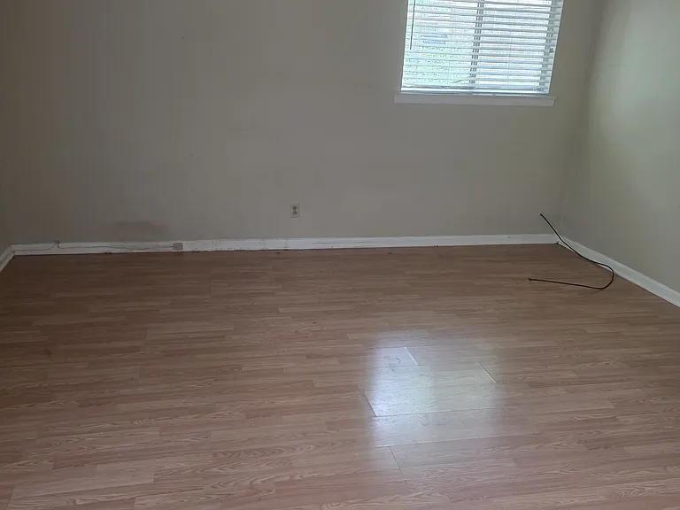 916 Wendell Ave — Photo 2