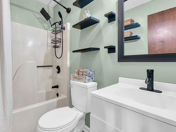 4th image of 510 Fairwood Lakes Dr. #20F