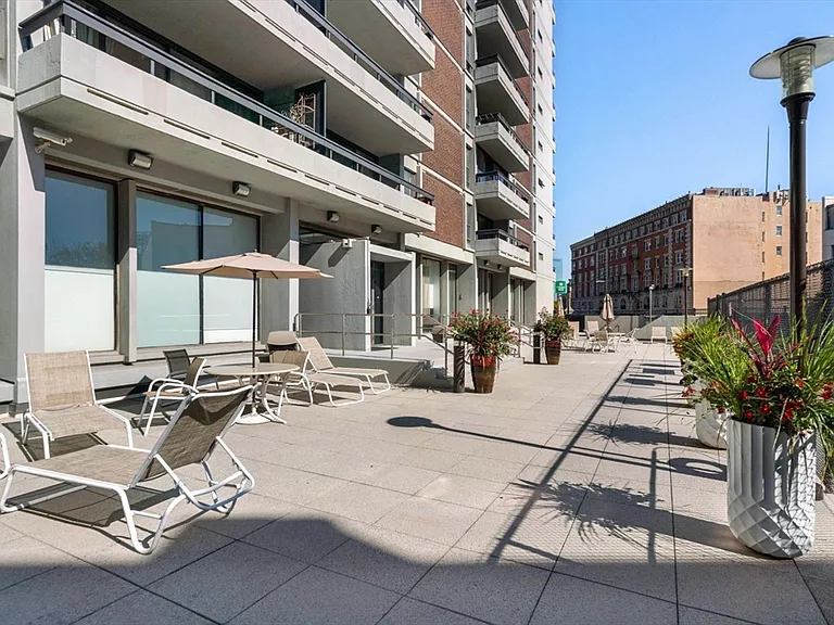 566 Commonwealth Ave #Penthouse 2 — Photo 19