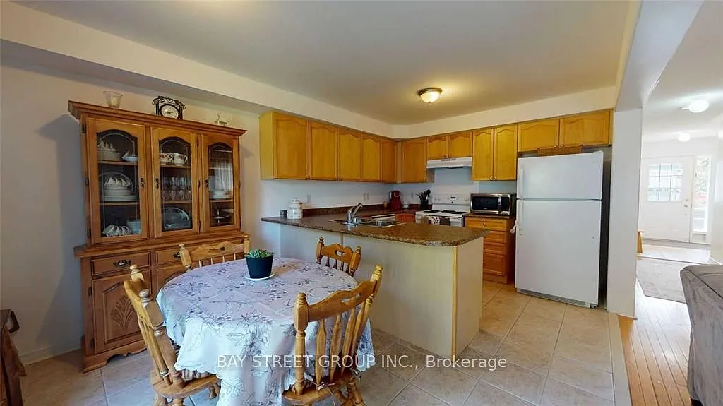 4 bed, $3,200 — Photo 4