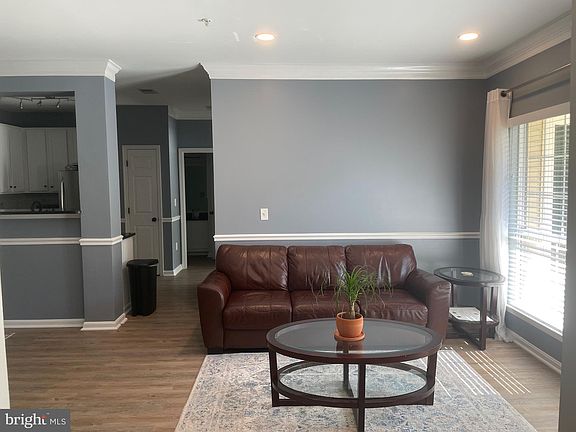 3rd image of 4850 Eisenhower Ave Unit 102