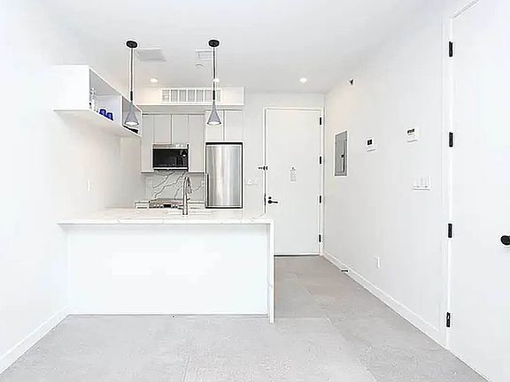 4th image of 537 Grand St #3