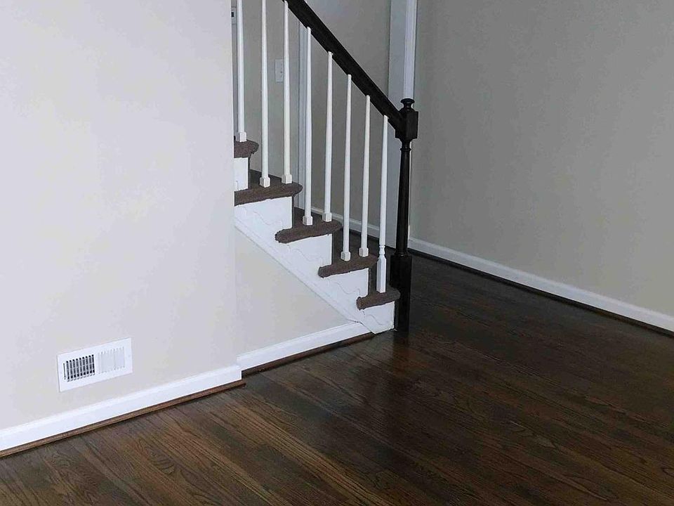 2nd image of 3904 Kenyon Ave