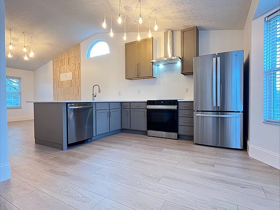 5th image of 2056 Barron Blvd
