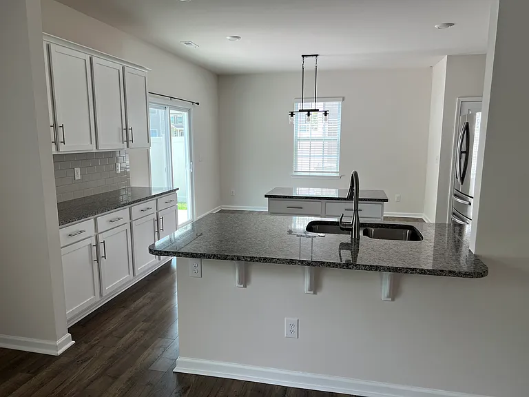 2020 Navarro Rd — Photo 7