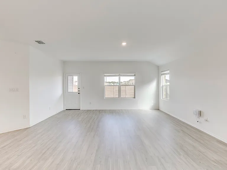 591 Avre Loop — Photo 5