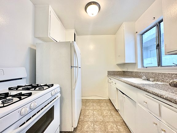 3rd image of 638 N West Knoll Dr APT 6