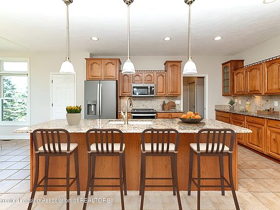 4th image of 1223 Berkshire Dr