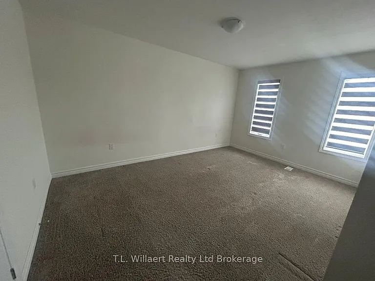 58 Seaton Cres — Photo 8