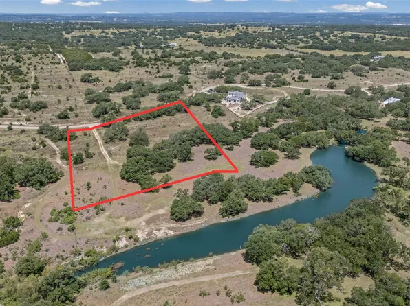 1364 N Walnut Spgs, Johnson City, TX 78636