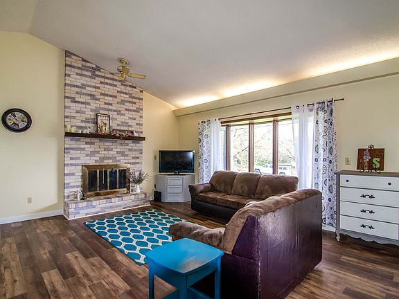 3rd image of 723 Oakhill Dr