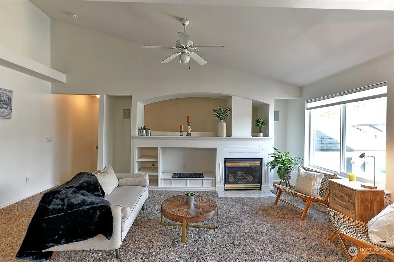 2 bed, 1075 sqft, $2,500 — Photo 2