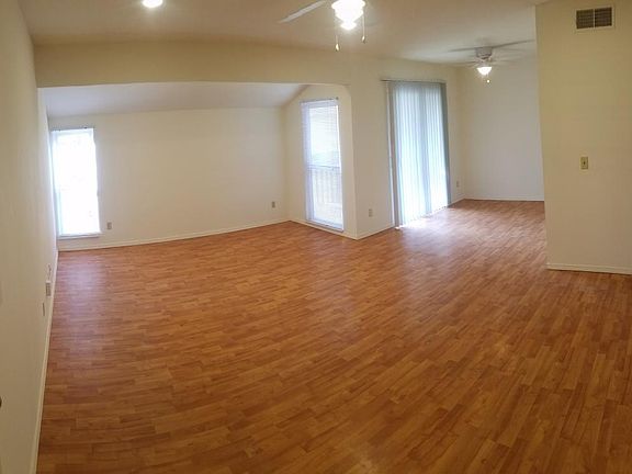 Living room/ Dining room