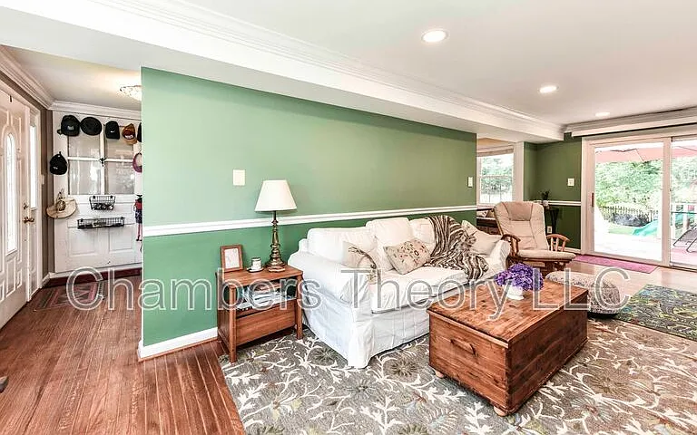 123 S Dickenson Ave — Photo 9