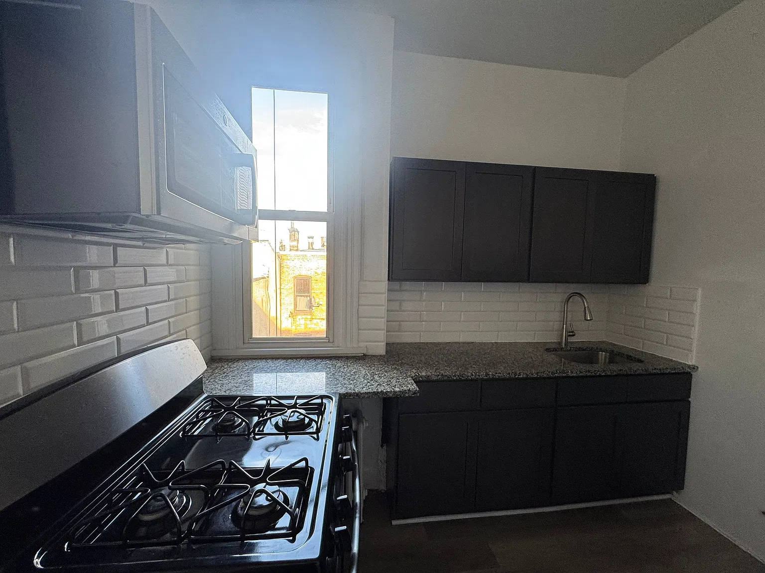 109 Hutton Street — Photo 2