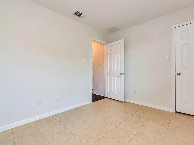237 Goddard — Photo 24