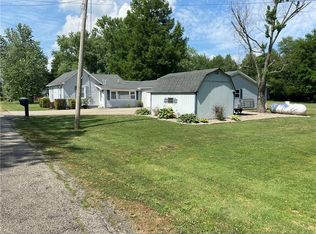 111 N 1880th St, Marshall, IL 62441