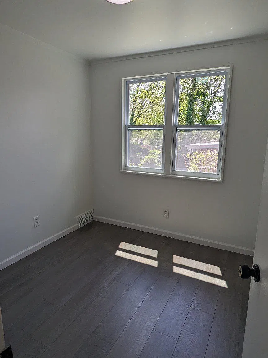 3 bed, 1.0 bath, 858 sqft, $2,200 — Photo 4