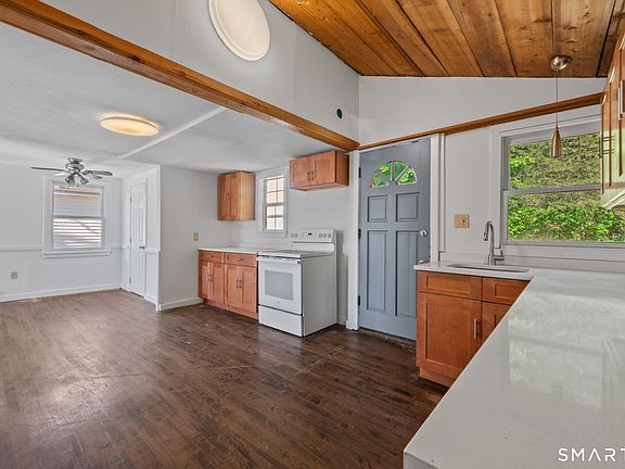 5th image of 2 Hillside Court