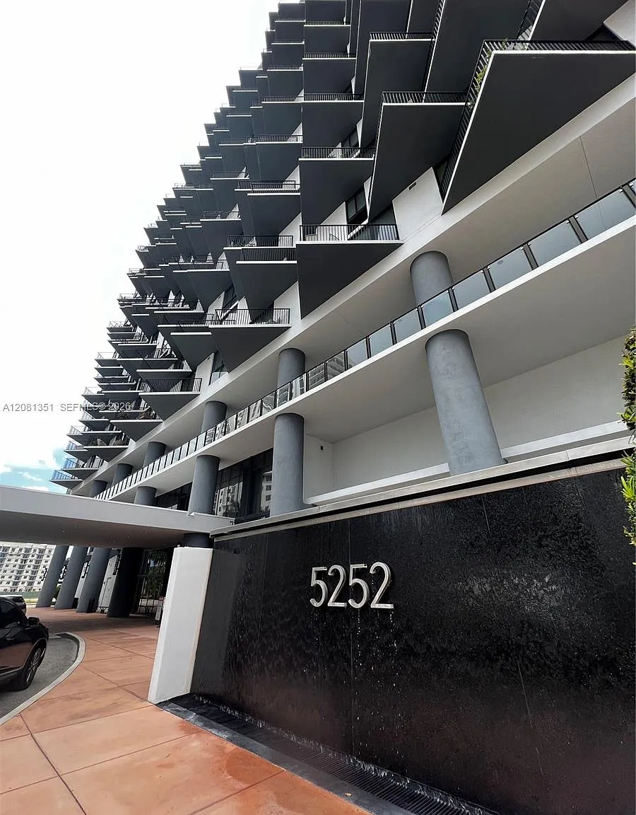 5252 Paseo Condo — Photo 1